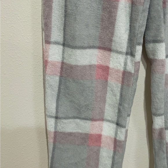 Secret Treasures Gray and Pink Plaid Pajama Bottoms - Picture 5 of 11